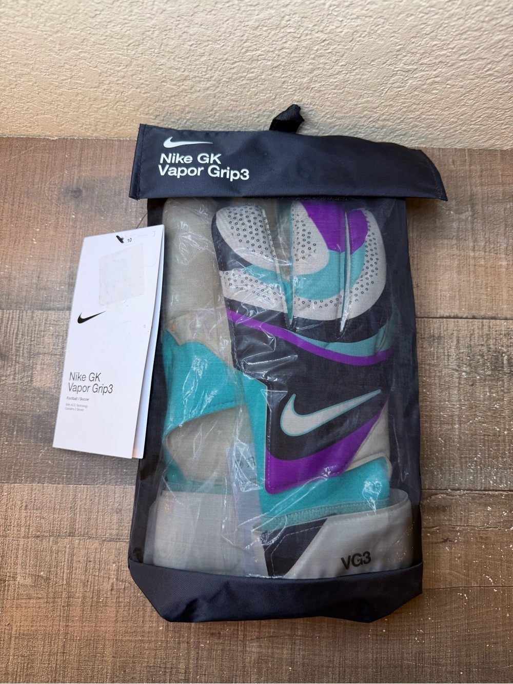Nike GK Vapor Grip 3 ACC Soccer Goalkeeper Gloves
- Size 10.